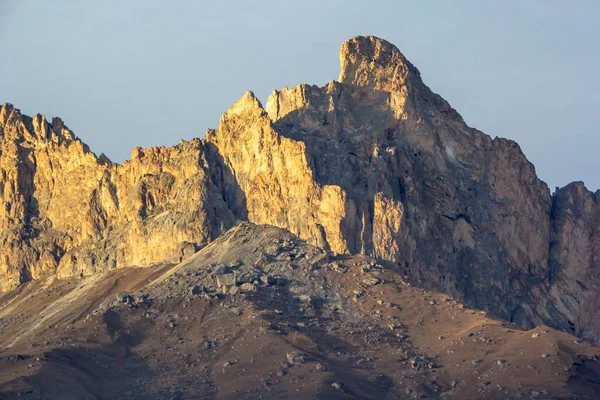 高岩石山风景 — 图库照片