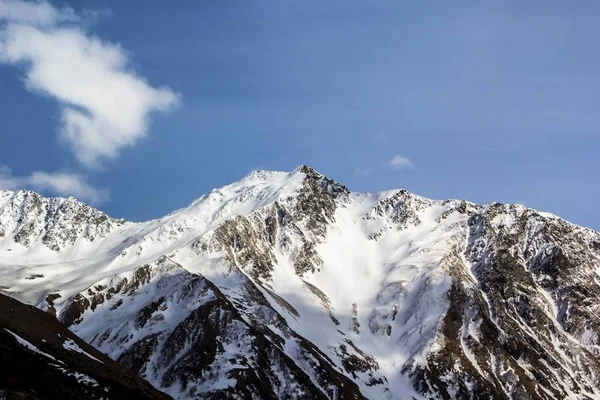 Paisaje de montaña, hermoso desfiladero — Foto de Stock