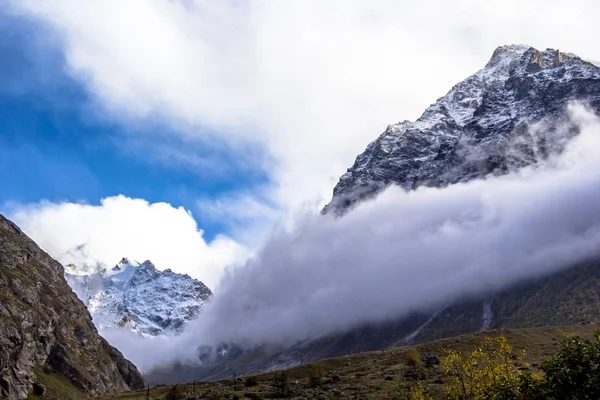 云在山峡谷 — 图库照片