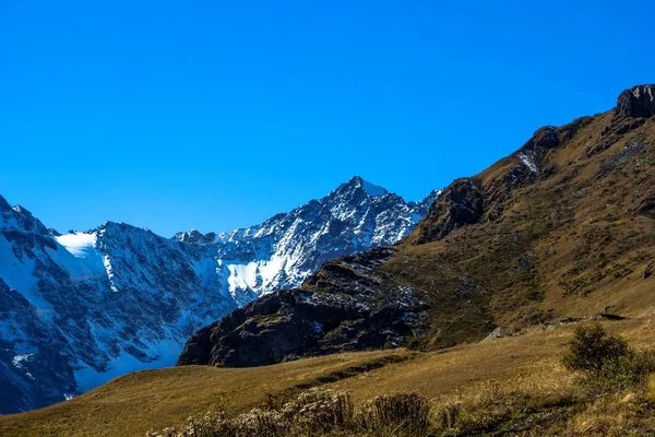 Hermoso paisaje de montaña, naturaleza salvaje —  Fotos de Stock