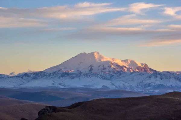 Sommets enneigés du mont Elbrus — Photo