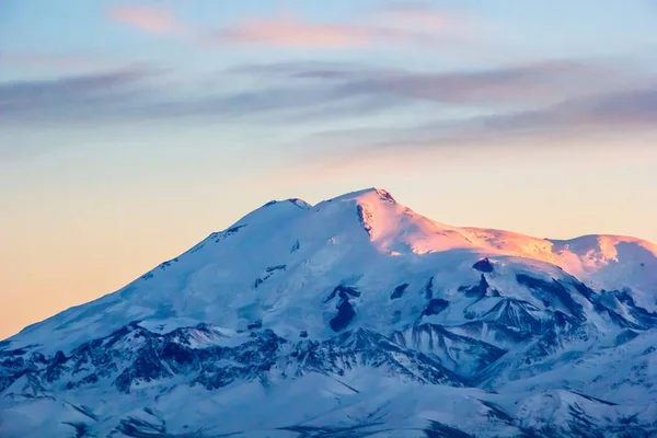 Sommets enneigés du mont Elbrus — Photo