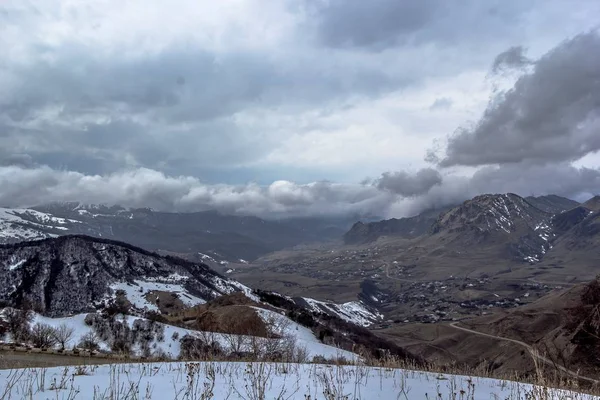 多云的天空, 山的风景 — 图库照片