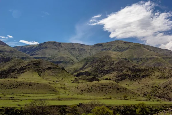Tepeler, güzel vadi — Stok fotoğraf