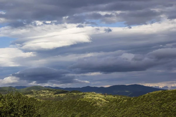 Bella vista sulla pittoresca valle — Foto Stock