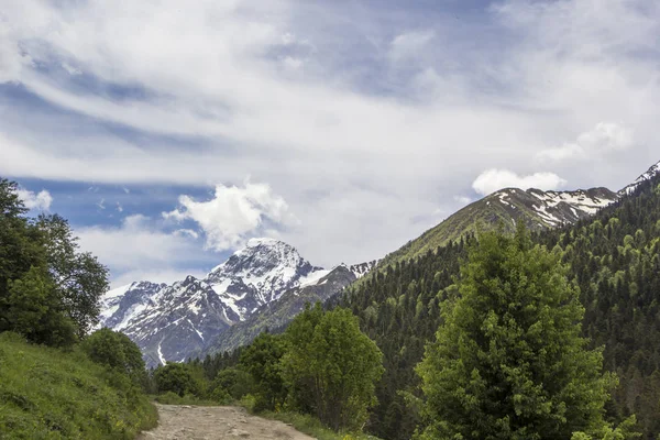 Berglandschaft, malerische Hänge — Stockfoto