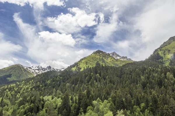 Paisaje de montaña, laderas pintorescas — Foto de Stock