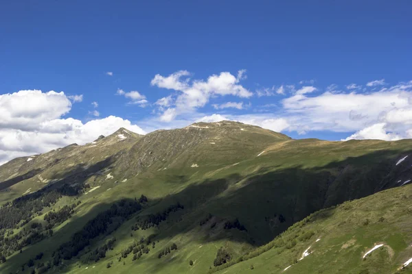 Mountain landscape, picturesque slopes — Stock Photo, Image