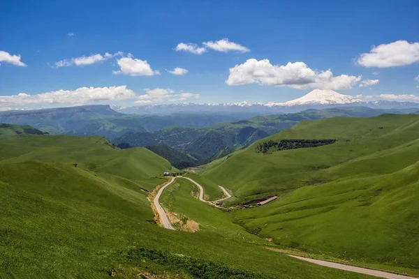 Dağ panorama, traılerıng, dağ yolu — Stok fotoğraf