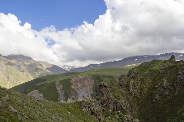 Belle vue sur la gorge de montagne — Photo