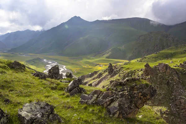 Güzel bir dağ gorge manzarası — Stok fotoğraf