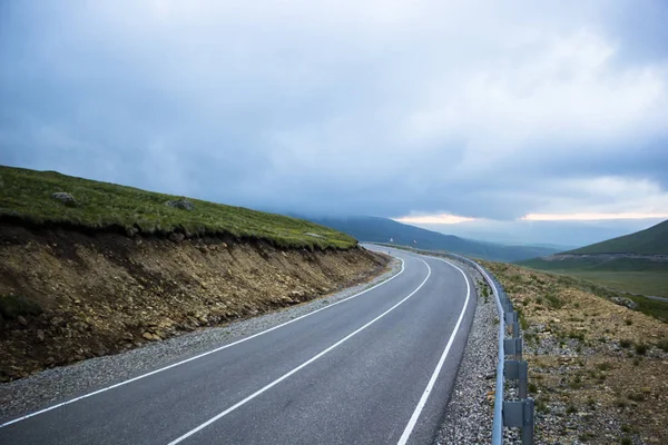 A estrada da montanha — Fotografia de Stock