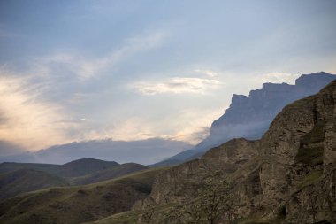 Yüksek pitoresk gorge kayalarda