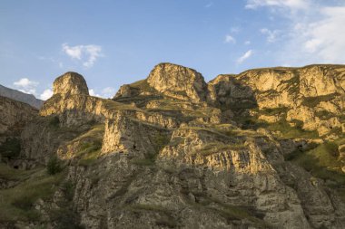 Yüksek pitoresk gorge kayalarda