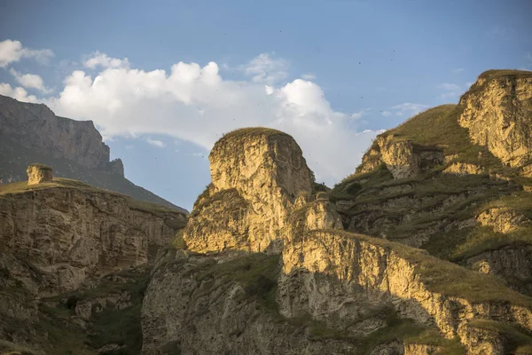 Yüksek pitoresk gorge kayalarda