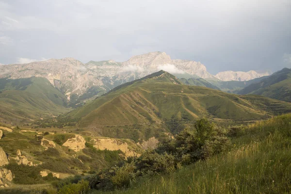 Yüksek pitoresk gorge kayalarda