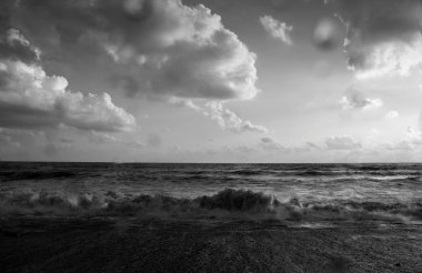 Deniz fırtınası, denizde dalgalar