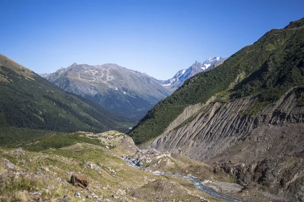 Natura selvaggia e montagne del Caucaso settentrionale — Foto Stock