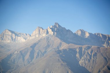 Dağ manzarası. kayalar