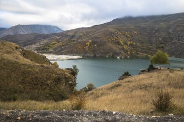 Güzel dağ göle pitoresk gorge