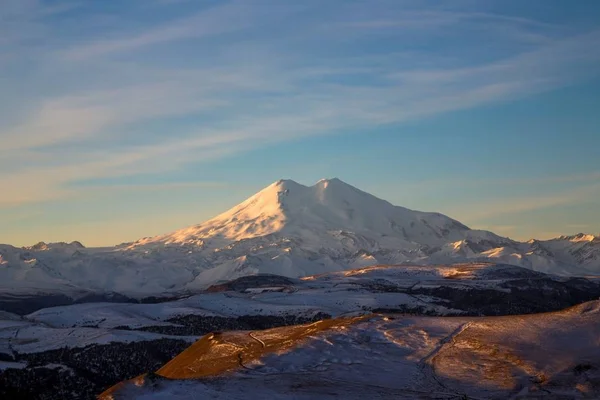 Dağ Manzarası Yüksek Elbruz Dağı Kar Üstleri Kuzey Kafkasya Manzaraları — Stok fotoğraf