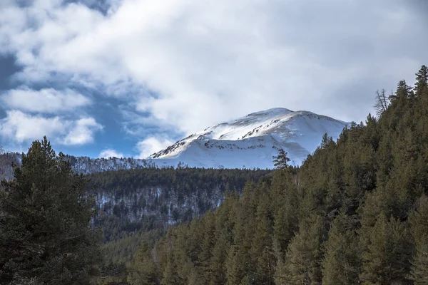 Zima Horách Krásný Výhled Sněhové Svahy Vrcholy Malebné Rokle Divoké — Stock fotografie