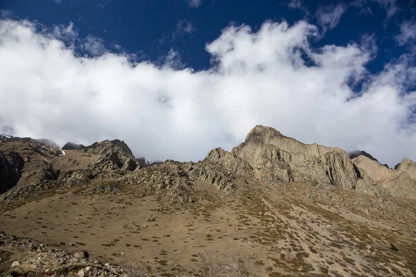 Paisaje Montaña Hermosa Vista Rocas Altas Pintoresco Desfiladero Montaña Cimas — Foto de Stock