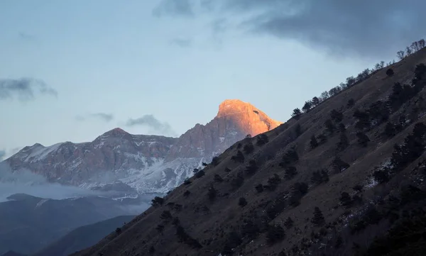 晚上在山上 一个美丽的山全景 北高加索的性质 — 图库照片