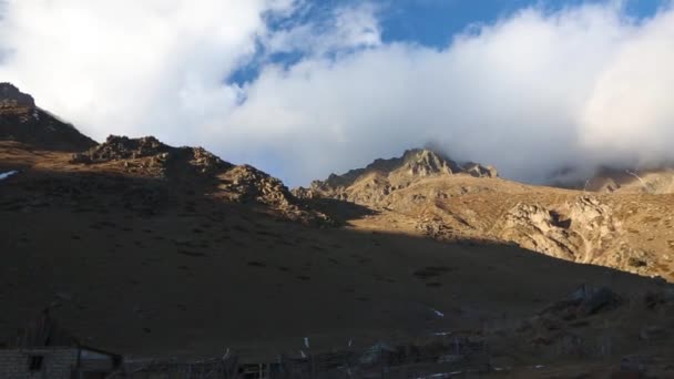 Toppen Van Bergwereld Mooi Uitzicht Hoge Rotsen Pittoreske Bergen Gorge — Stockvideo