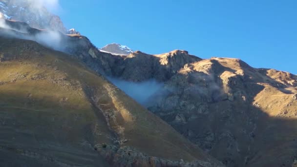 Góry Krajobraz Ruchu Chmur Niebie Piękne Góry Pod Chmurami Malowniczym — Wideo stockowe