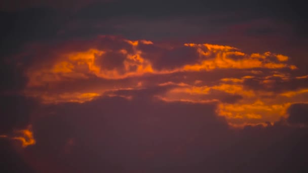 云彩在夜空中的移动 下降的趋势 — 图库视频影像