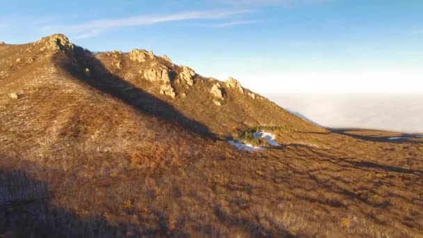 Ορεινό Τοπίο Πτήση Πάνω Από Ψηλά Βράχια Φύση Του Βόρειου — Αρχείο Βίντεο