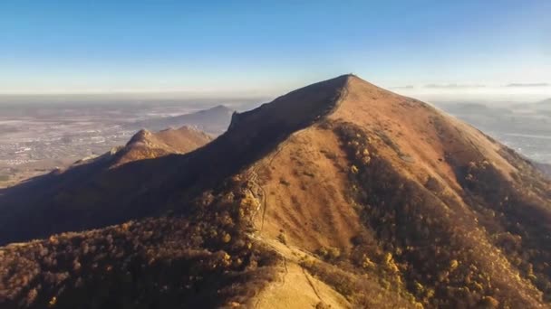 Horská Krajina Let Přes Vysoké Skály Povaha Severního Kavkazu — Stock video