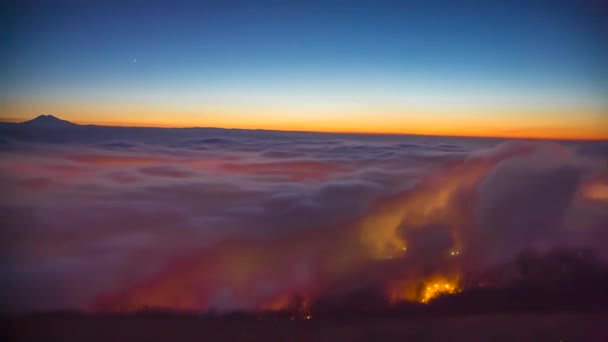 Pôr Sol Sobre Nevoeiro Baixo Nublado — Vídeo de Stock