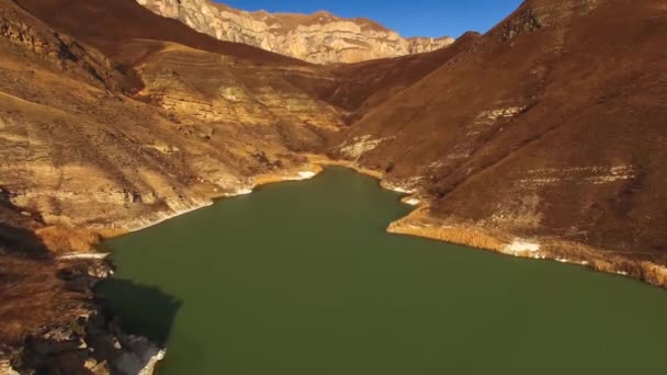 Bellissimo Lago Montagna Erbacce Nella Gola Montagna Sul Lago Natura — Video Stock