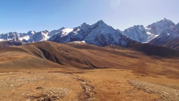 Flucht Die Berge Schöne Aussicht Auf Bergfelsen Natur Des Nordkaukasus — Stockvideo