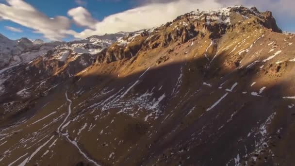 Vlucht Bergen Prachtig Uitzicht Bergrotsen Natuur Van Noordelijke Kaukasus — Stockvideo