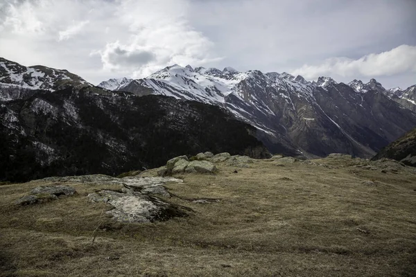 山地景观 高山上美丽的全景 北高加索的性质 — 图库照片