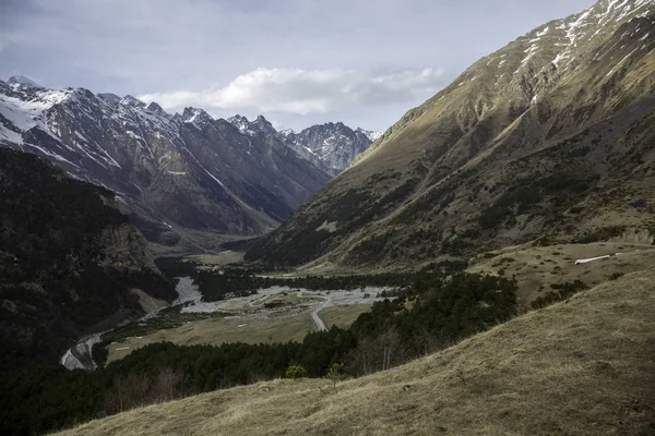 Paesaggio Montano Bellissimo Panorama Sulle Alte Montagne Natura Del Caucaso — Foto Stock