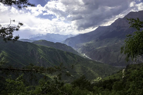 Den Bergen Bewölkt Schöne Gebirgsfelsen Wolken Landschaft Des Nordkaukasus — Stockfoto