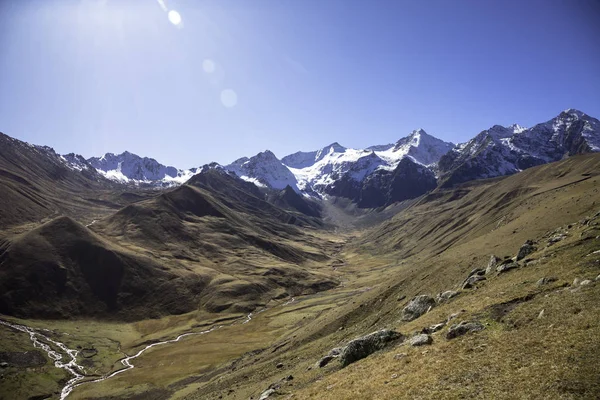 山地景观 高山上美丽的全景 北高加索的性质 — 图库照片