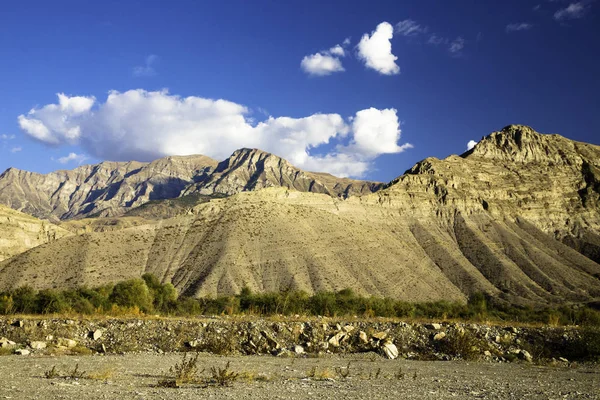 바위가 아름다운 북캅카스의 — 스톡 사진