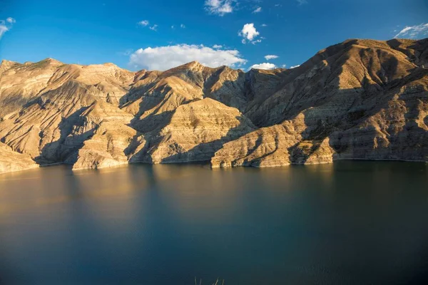 Lago Montaña Hermosa Vista Del Lago Con Agua Azul Las —  Fotos de Stock