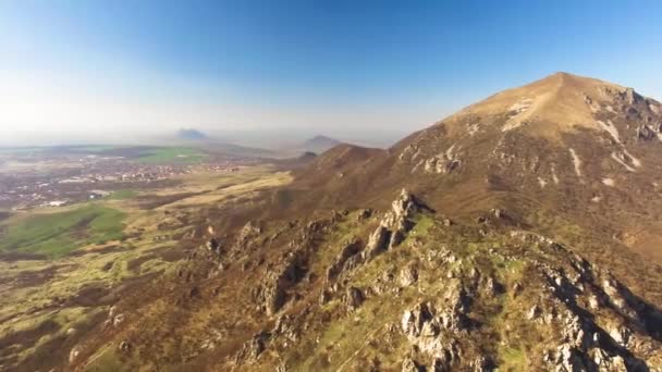 Vista Desde Altura Sobre Rocas Montaña Paisaje Del Cáucaso Norte — Vídeos de Stock