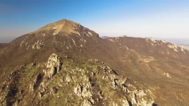 Uitzicht Vanaf Hoogte Bergrotsen Landschap Van Noordelijke Kaukasus — Stockvideo