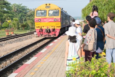 Tren istasyonunda Tayland