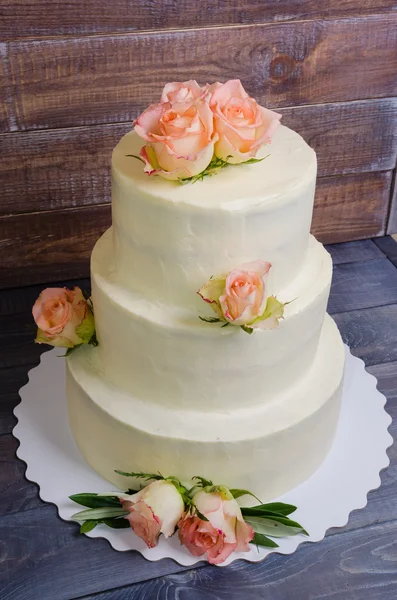üç katmanlı düğün krem peynir pasta gül ve zeytin lea