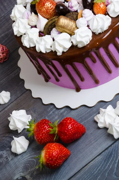 Düğün yıldönümü kek çilek ve çikolata decorat