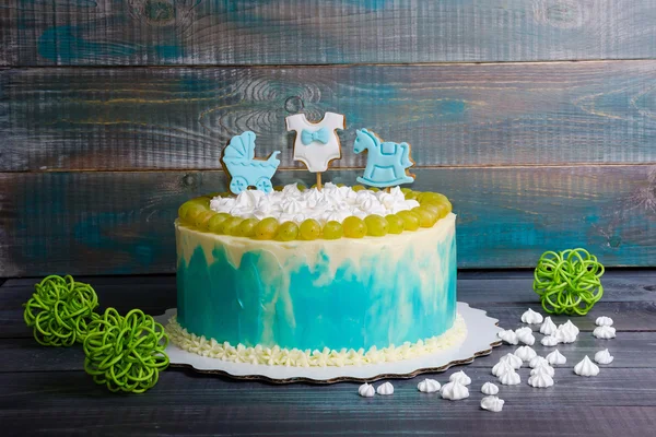 Cake van de verjaardag van de jongen van de baby met peperkoek en druiven — Stockfoto