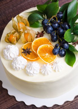 Vanilya krem peynir pasta portakal ve üzüm ile